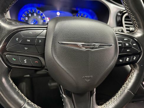 Used 2021 Chrysler Pacifica Touring-L w/ S Appearance Package FWD image 18