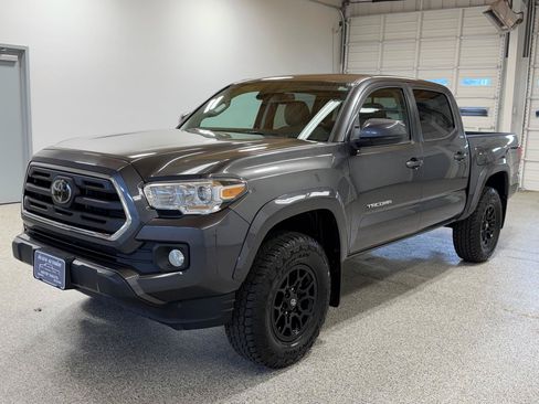 Used 2019 Toyota Tacoma SR5 AWD/4WD image 8