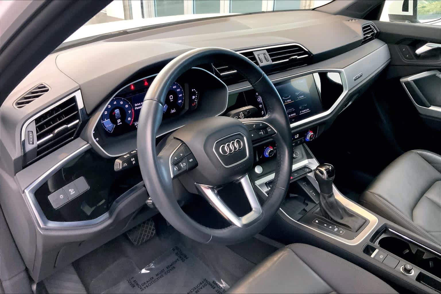 Used 2020 Audi Q3 2.0T Premium Plus w/ Premium Plus Package AWD/4WD image 18