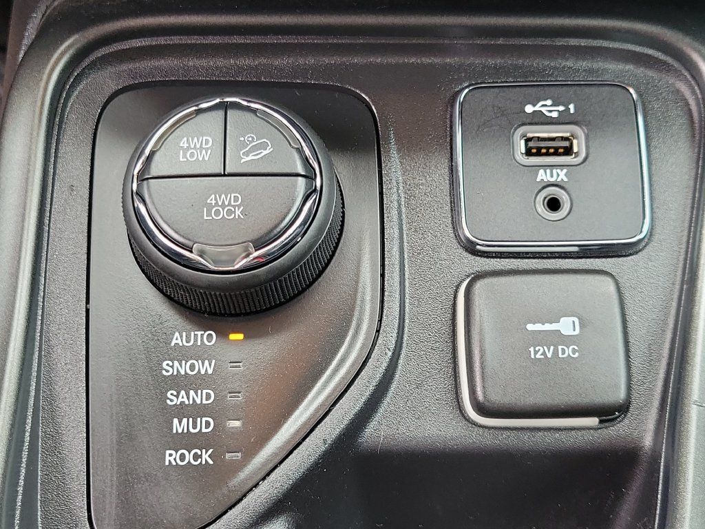 Used 2021 Jeep Compass Trailhawk AWD/4WD image 28