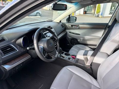 Used 2018 Subaru Outback 2.5i Limited w/ Popular Package #2 AWD/4WD image 4