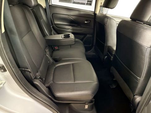 Used 2016 Mitsubishi Outlander SE image 40