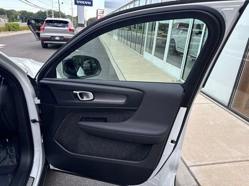Certified 2025 Volvo XC40 B5 Plus AWD/4WD image 14