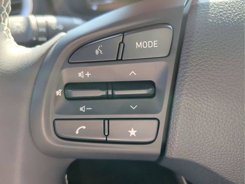 New 2025 Hyundai Venue Limited FWD image 32