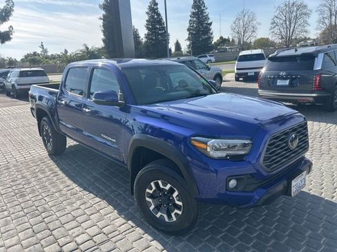 Used 2022 Toyota Tacoma TRD Off-Road w/ Technology Package image 1