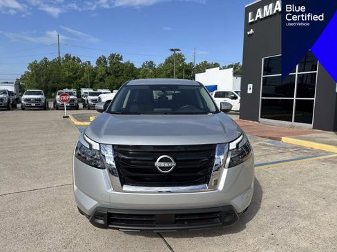 Used 2025 Nissan Pathfinder SV AWD/4WD image 3
