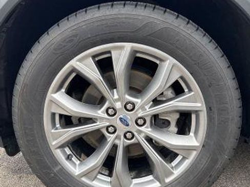 Certified 2022 Ford Explorer XLT w/ Equipment Group 202A AWD/4WD image 22