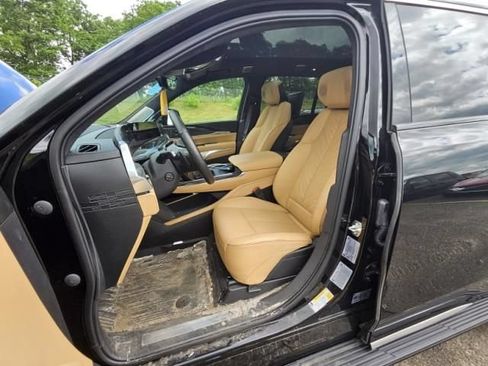 Used 2025 Cadillac Escalade IQ Luxury 2 AWD/4WD image 6