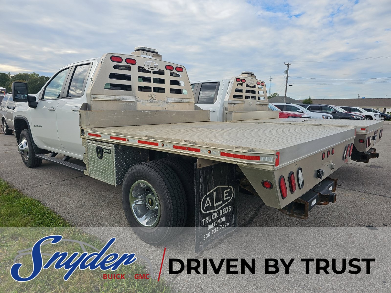 Used 2022 Chevrolet Silverado 3500 LT AWD/4WD image 3