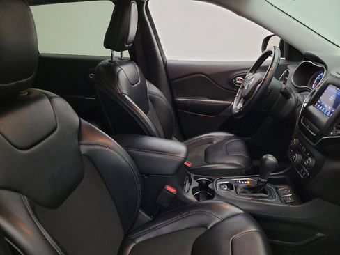 Used 2019 Jeep Cherokee Latitude Plus FWD image 21