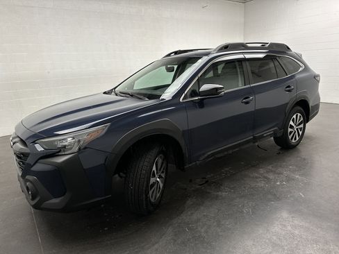 Certified 2025 Subaru Outback Premium image 4