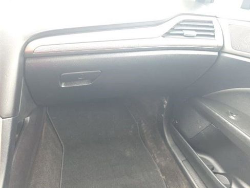 Used 2019 Ford Fusion SE image 19