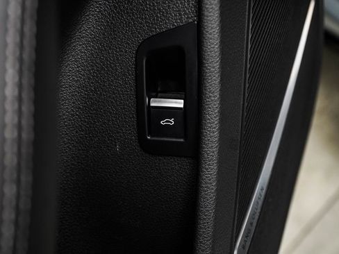 Used 2025 Audi Q7 3.0T Premium Plus image 40