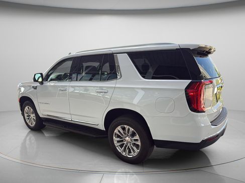 Used 2024 GMC Yukon SLT w/ SLT Premium Package RWD image 3
