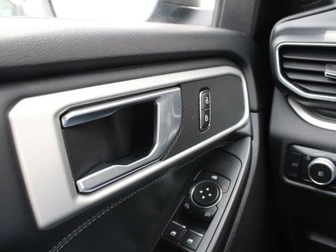 Used 2020 Ford Explorer XLT w/ Equipment Group 202A AWD/4WD image 6