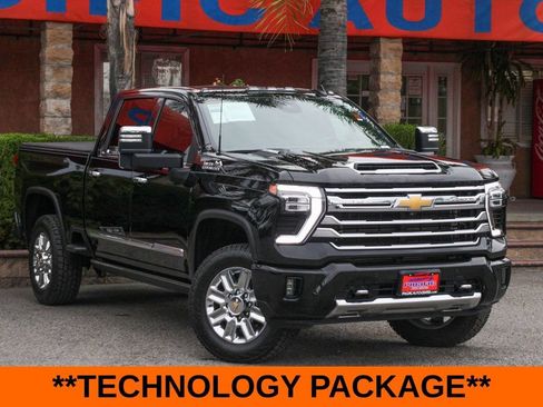 Used 2024 Chevrolet Silverado 2500 High Country w/ Technology Package AWD/4WD image 2