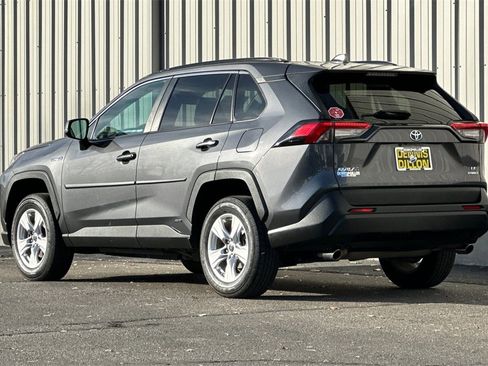 Used 2020 Toyota RAV4 LE image 7