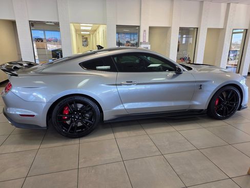 Used 2022 Ford Mustang Shelby GT500 w/ Technology Package image 7