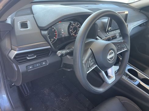Used 2024 Nissan Altima 2.5 SV image 10