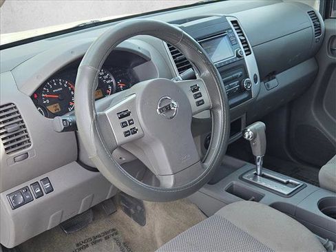 Used 2018 Nissan Frontier SV image 10