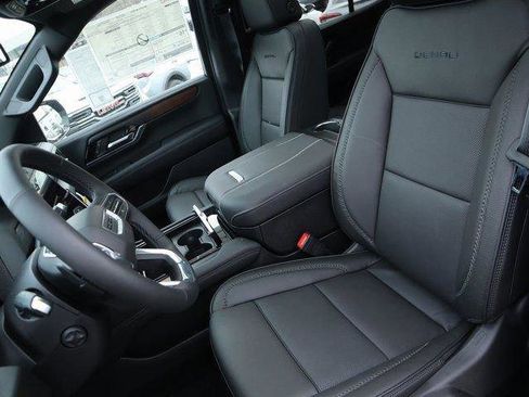 New 2026 GMC Yukon Denali w/ Sun & Power Step Package AWD/4WD image 31