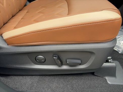 New 2026 Nissan Pathfinder Platinum image 21