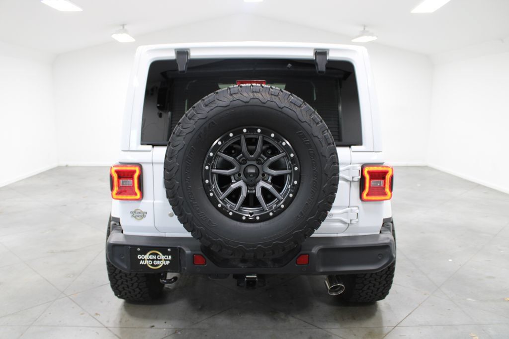 Used 2018 Jeep Wrangler Unlimited Sahara AWD/4WD image 8