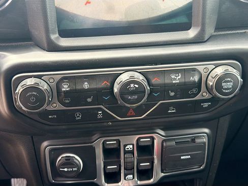 Used 2022 Jeep Wrangler Unlimited Sport AWD/4WD image 29