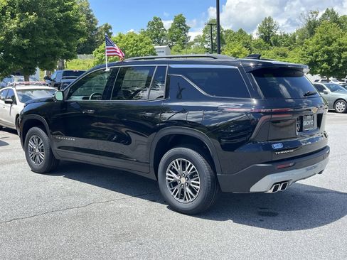 New 2025 Chevrolet Traverse LT w/ Driver Confidence Package FWD image 6