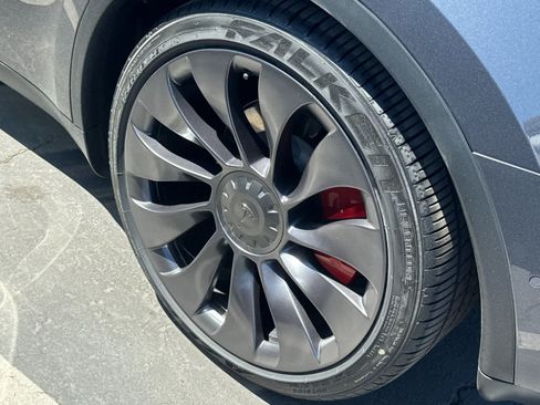 Used 2022 Tesla Model Y Performance AWD/4WD image 6