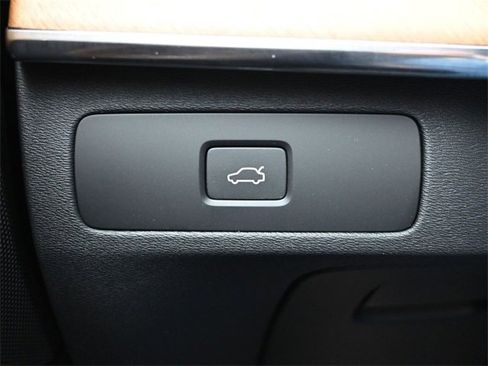 Used 2023 Volvo XC90 B5 Plus image 28