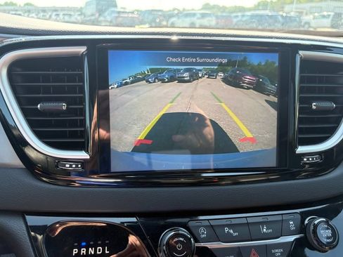 Used 2025 Chrysler Pacifica Select FWD image 16