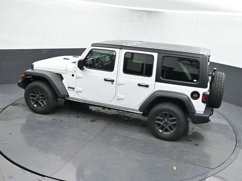 Used 2025 Jeep Wrangler Unlimited Sport AWD/4WD image 39