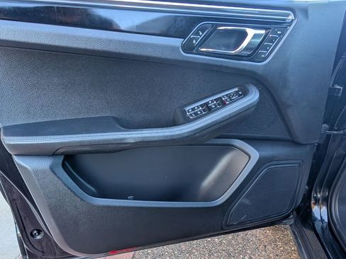 Used 2016 Porsche Macan S image 25