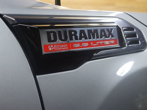 Used 2025 GMC Sierra 2500 AT4 image 9