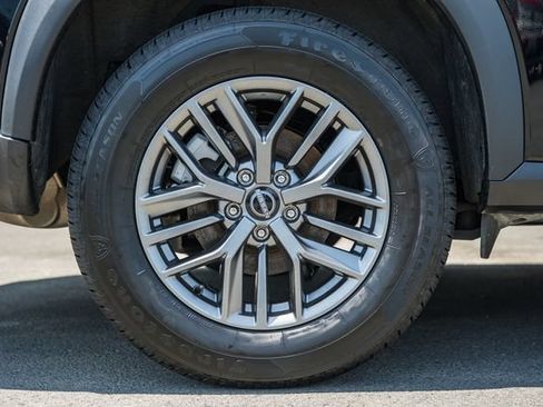 Used 2024 Nissan Rogue S AWD/4WD image 19