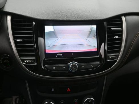 Used 2020 Chevrolet Trax LT w/ LT Convenience Package image 4