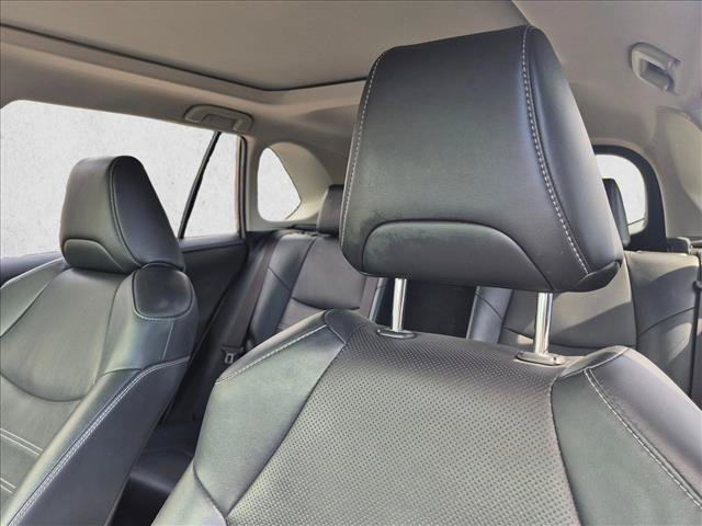 Used 2020 Toyota RAV4 Limited AWD/4WD image 5