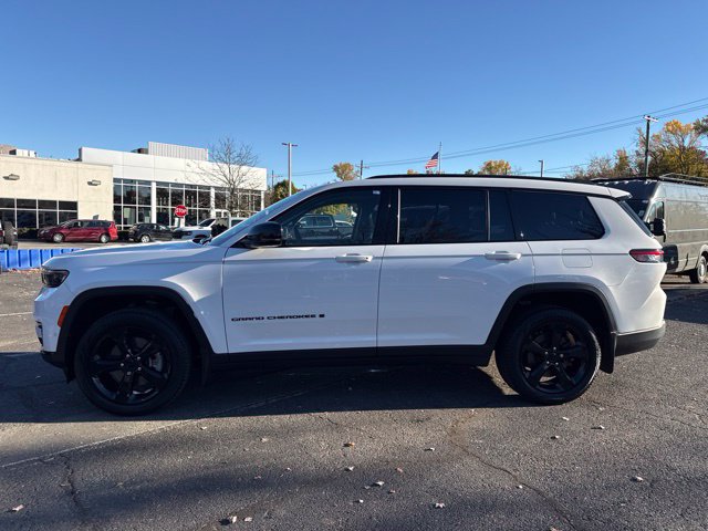 Used 2023 Jeep Grand Cherokee L Limited w/ Luxury Tech Group II AWD/4WD image 17