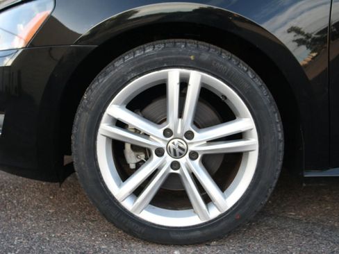 Used 2014 Volkswagen Passat 1.8T SEL Premium image 31