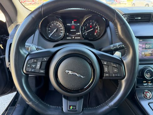 Used 2018 Jaguar F-TYPE R AWD/4WD image 19