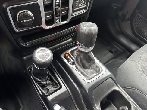 Used 2021 Jeep Gladiator Sport AWD/4WD image 19
