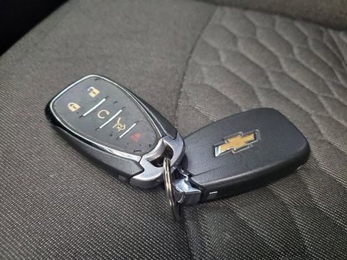 Used 2020 Chevrolet Equinox LT w/ Driver Convenience Package FWD image 32