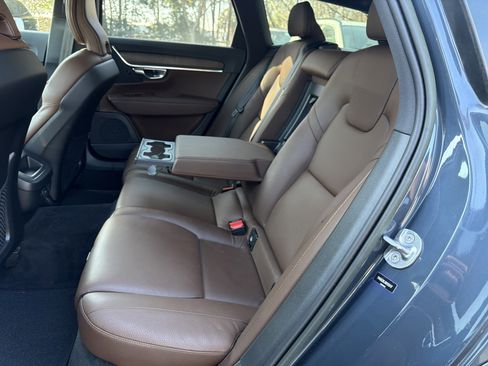 Certified 2022 Volvo V90 B6 Cross Country image 32