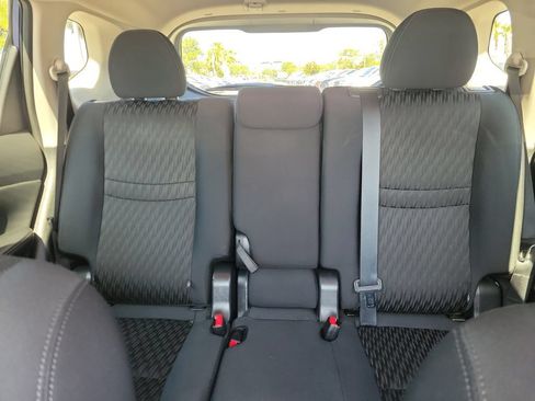 Used 2019 Nissan Rogue S FWD image 16