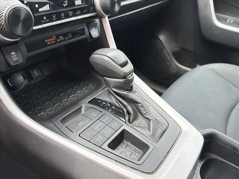 Used 2021 Toyota RAV4 LE AWD/4WD image 21