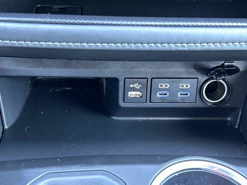 Used 2022 Toyota Highlander LE FWD image 40