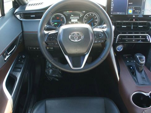Used 2021 Toyota Venza Limited w/ Advanced Technology Package image 5