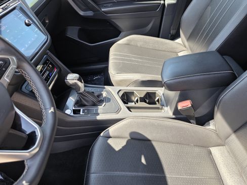 Used 2022 Volkswagen Tiguan SE FWD image 13