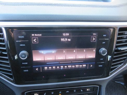 Used 2018 Volkswagen Atlas SEL Premium image 20